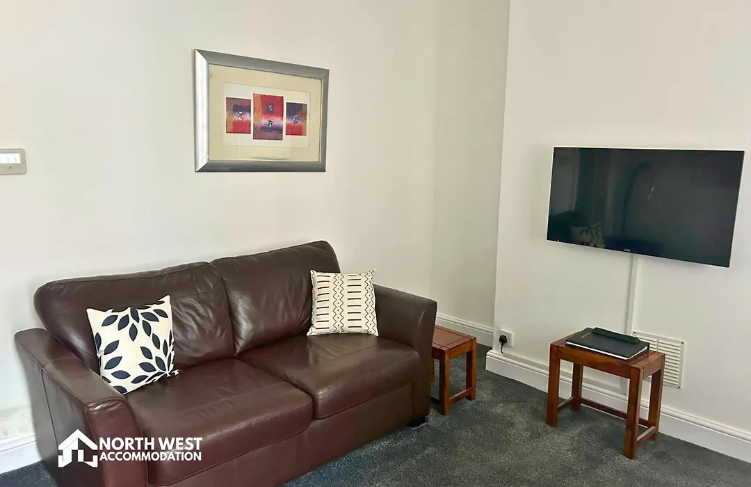Newly Refurbished 2-Bedroom Home In Manchester 10 Mins From City Centre With Free Wifi By North West Accommodation-1